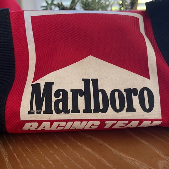VINTAGE MARLBORO BUNDLE! - Watch + Duffel Bag - Picture 5 of 6